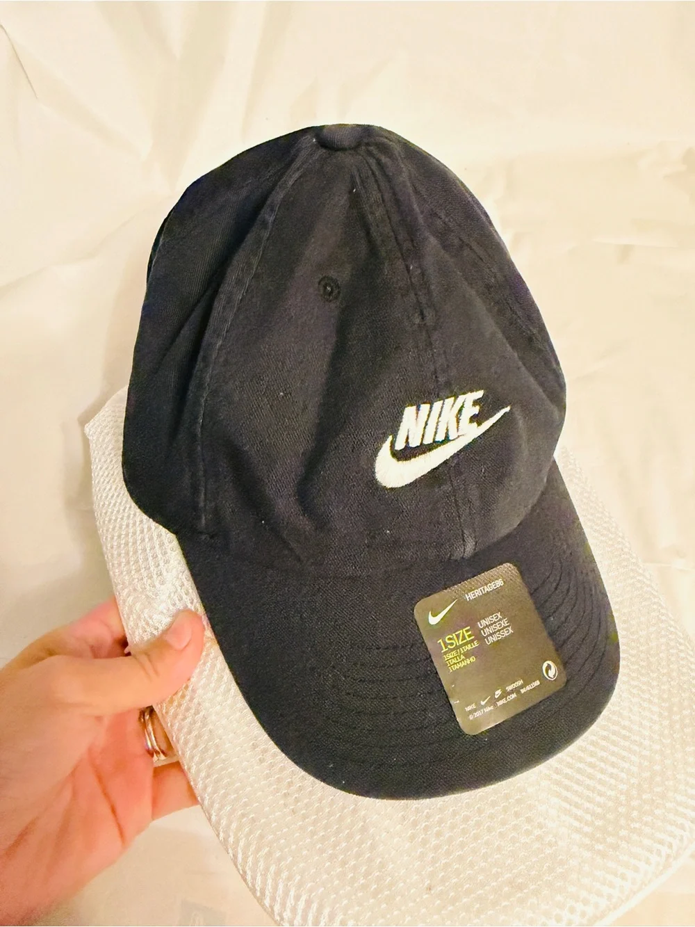 Nike Heritage86 Black Baseball Hat Cap White Swoosh Logo Adjustable Unisex